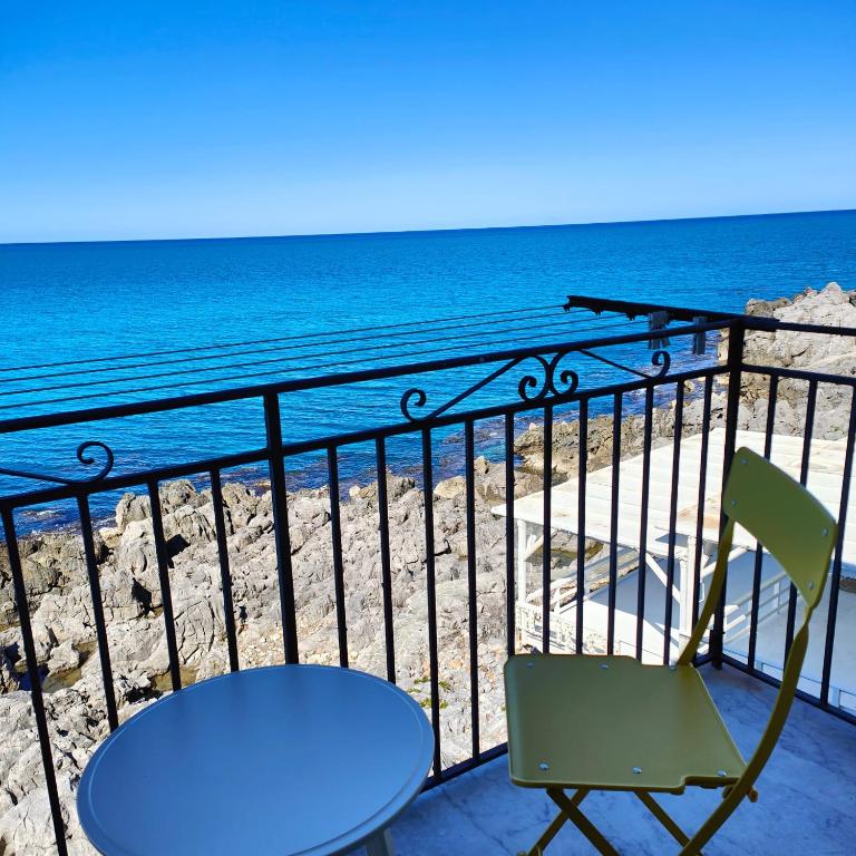 COASTAL Seaview Suite & CENTRAL BALCONY Street View Studio - Suite with Sea View - 8