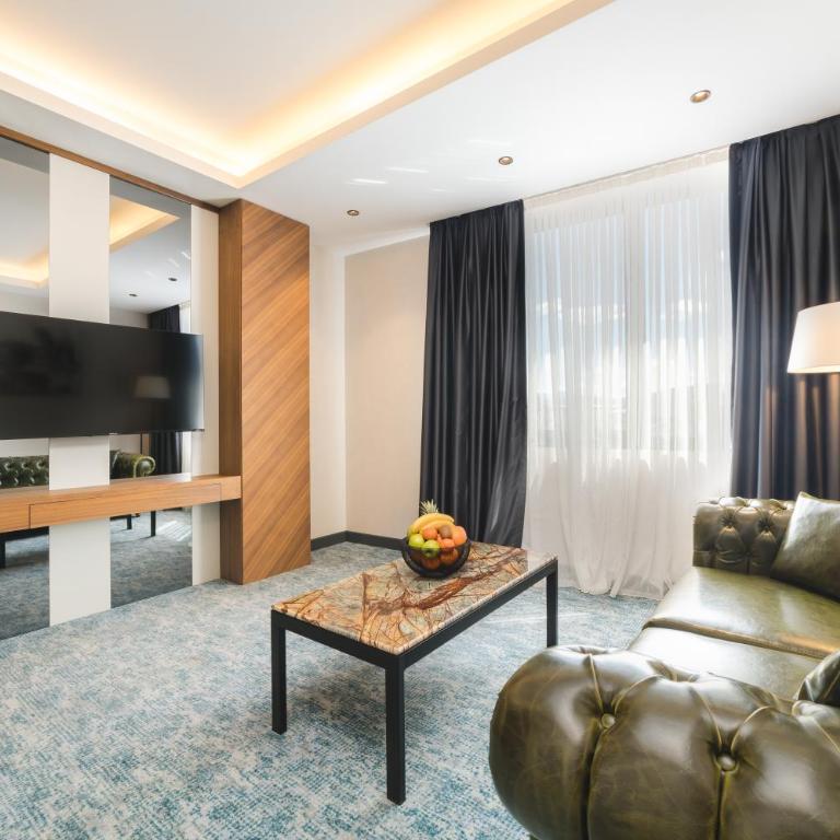 Bristol Hotel Podgorica - Deluxe Suite - 4