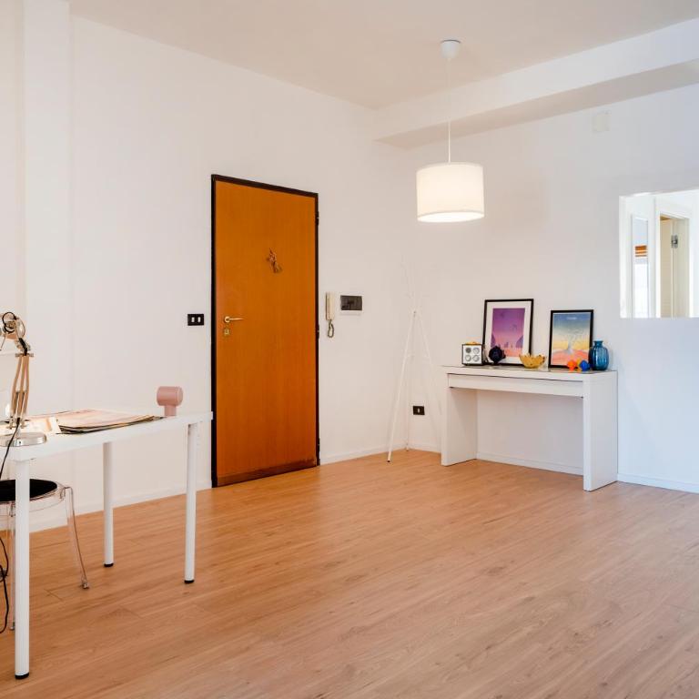 GuestHost - Central & Elegant Loft - with Balcony - Monolocale con Balcone - 6