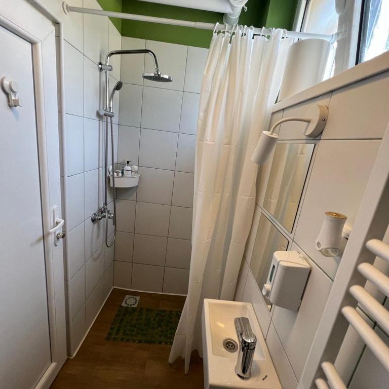 Cabbage Hostel - Krevet na Sprat u Muškoj Spavaonici - 7