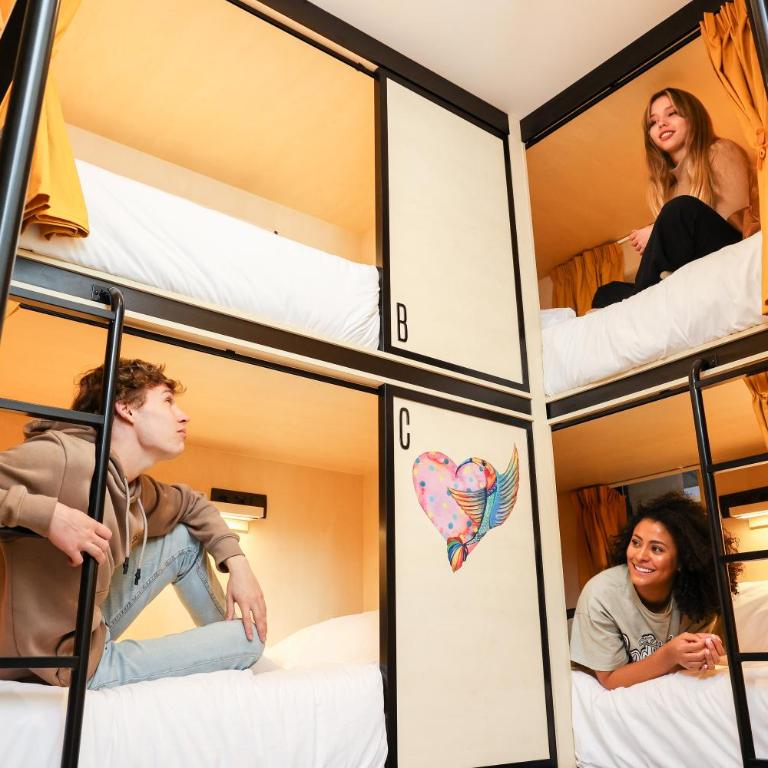 Petit Hostel Palacio Real - Cama en habitación compartida mixta de 6 camas - 3