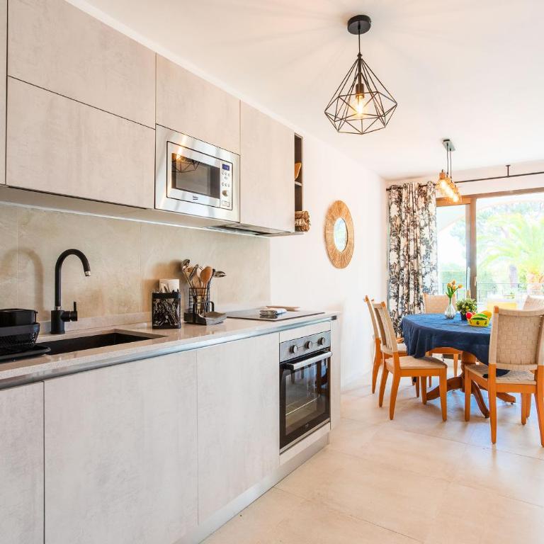 L'ANGE GARDIEN AP4269 by Riviera Holiday Homes - Appartement - Vue sur Jardin - 13