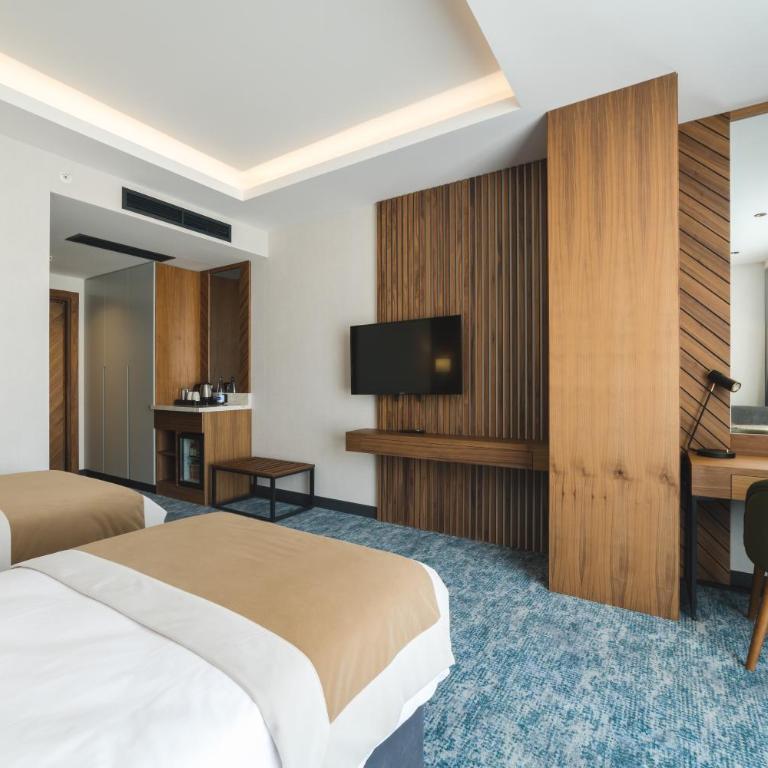 Bristol Hotel Podgorica - Twin Room - 5