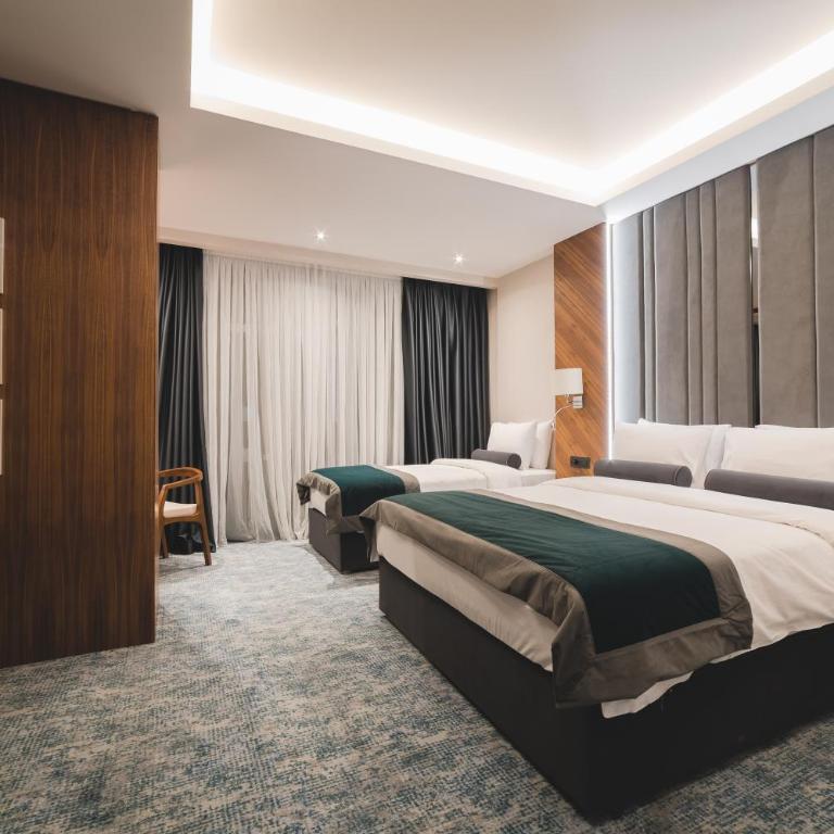 Bristol Hotel Podgorica - Triple Room - 4