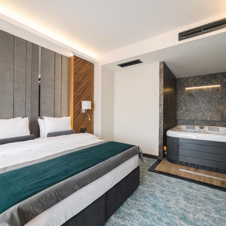 Bristol Hotel Podgorica - Deluxe Suite with Spa Bath - 6