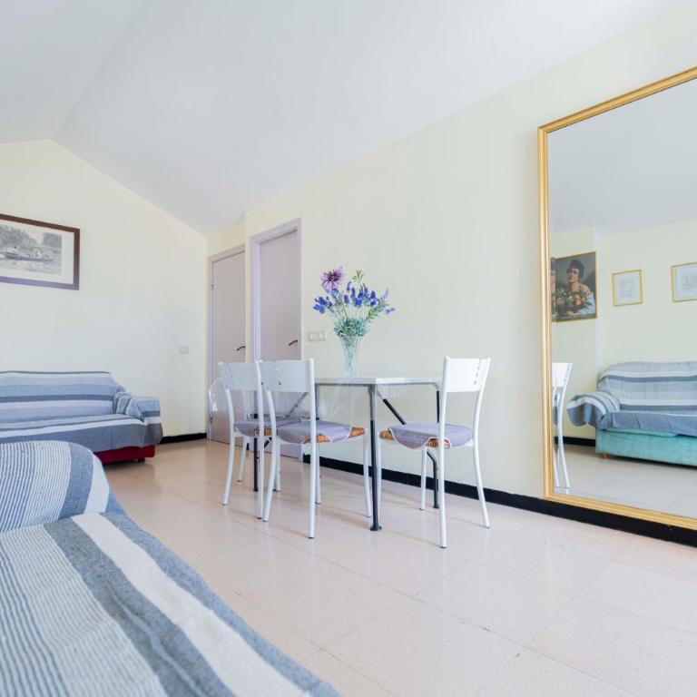 124 - Casa con Terrazza Sestri- 15Minuti a piedi dal Centro - Two-Bedroom Apartment - 15