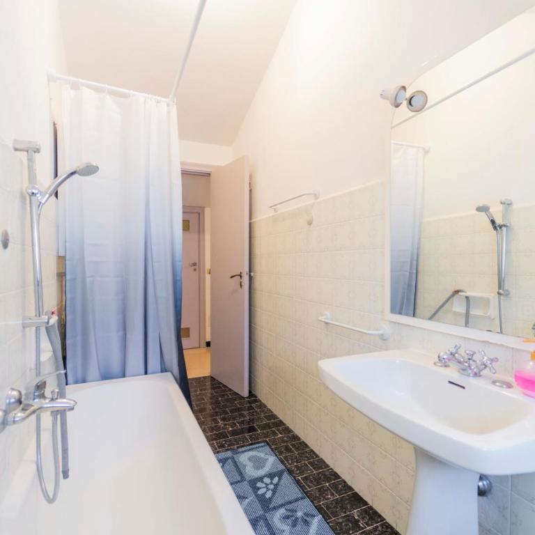 124 - Casa con Terrazza Sestri- 15Minuti a piedi dal Centro - Two-Bedroom Apartment - 40