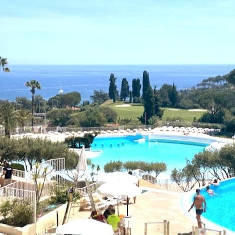 Superbe duplex T3 climatisé avec Terrasse et Solarium, magnifique vue Mer et Golf - Apartment mit 2 Schlafzimmern - 4