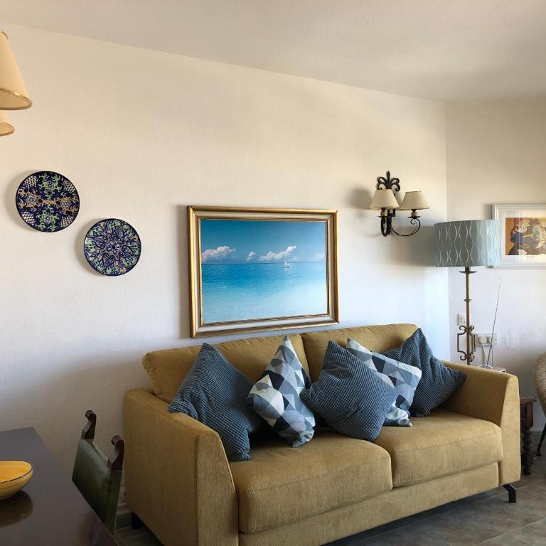 First Line to beach, sea view, sleeps 4 - One-Bedroom Apartment - 4
