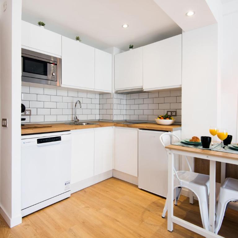 ALOHA MARINA Private APARTMENT 1st line Ocean Beach CARIHUELA - One-Bedroom Apartment - 10