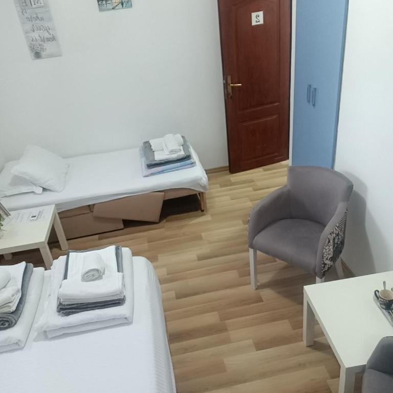 Guesthouse BiT Accommodation - Triple Room with Shared Bathroom - 10