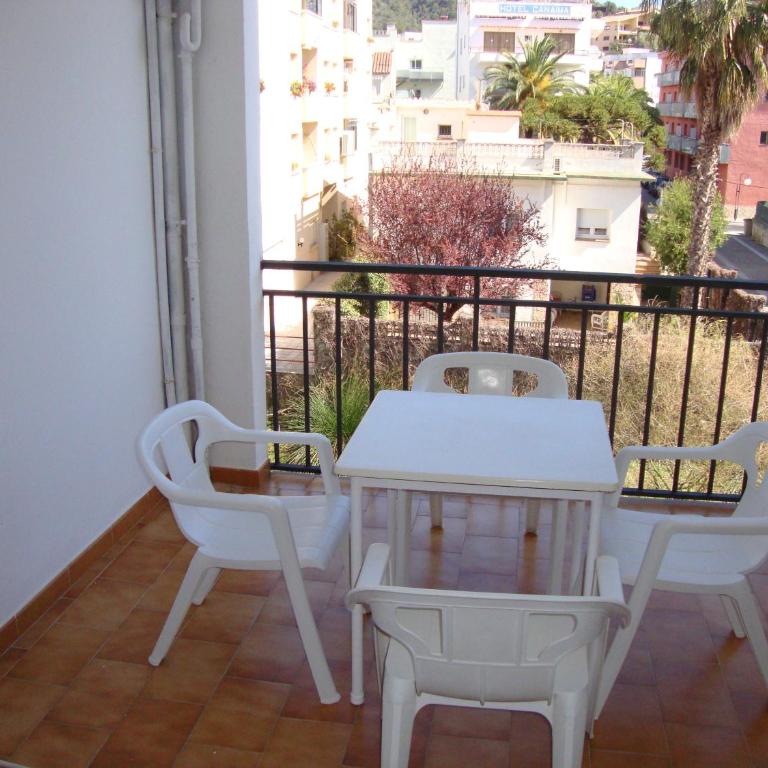 Apartaments Claudi - Estudio Familiar con terraza - 10