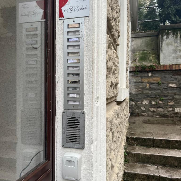 Alla Scalinata del Teatro Rossetti confort suites parcheggio in Viale XX Settembre - Appartamento con 1 Camera da Letto - 4