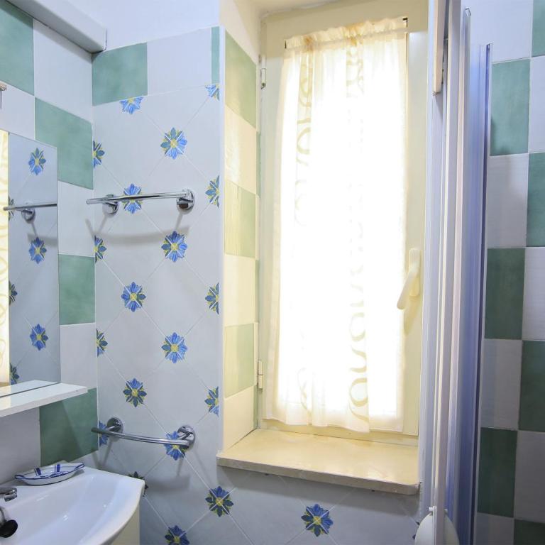 B&B Serena - Camera Doppia con Letti Singoli con Bagno Privato - 4