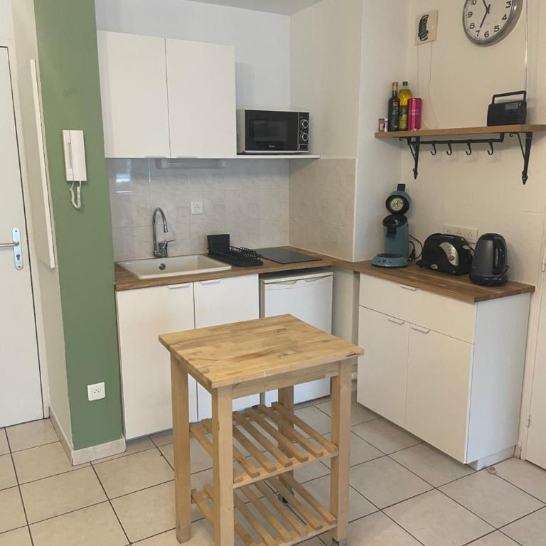 Charmant Appartement Cosy sur Sète proche de toutes commodités, Parking Privé - Apartment mit 1 Schlafzimmer - 3