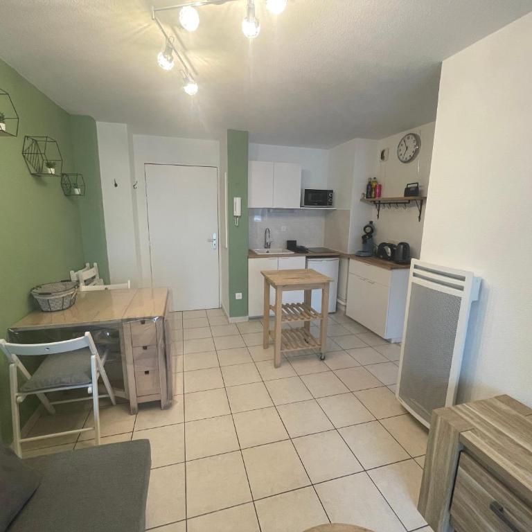Charmant Appartement Cosy sur Sète proche de toutes commodités, Parking Privé - Apartment mit 1 Schlafzimmer - 4