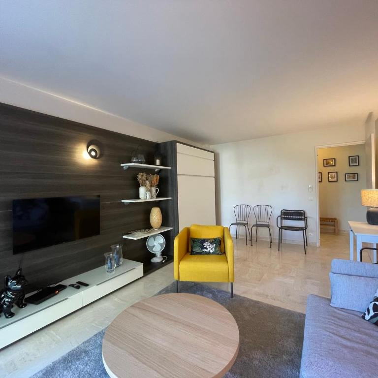 C012-Appartement confortable avec piscine, tennis et grand parc - Appartement - 5