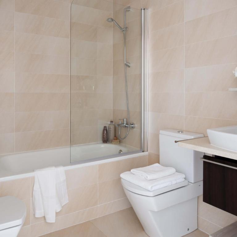 Eric Vökel Boutique Apartments - Gran Vía Suites - Three-Bedroom Apartment - 9