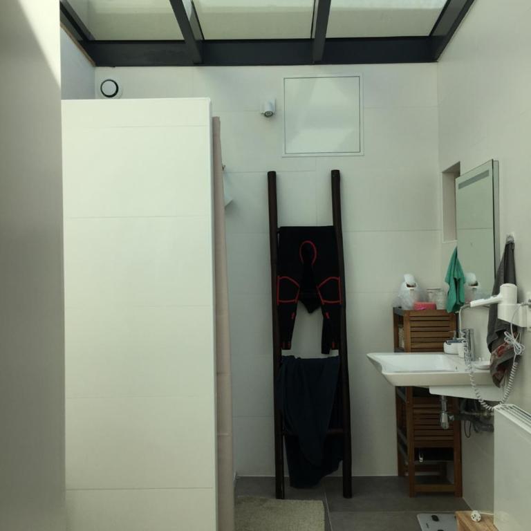 Ted Surf House - Chambre Triple Basique avec Salle de Bains Commune - 3