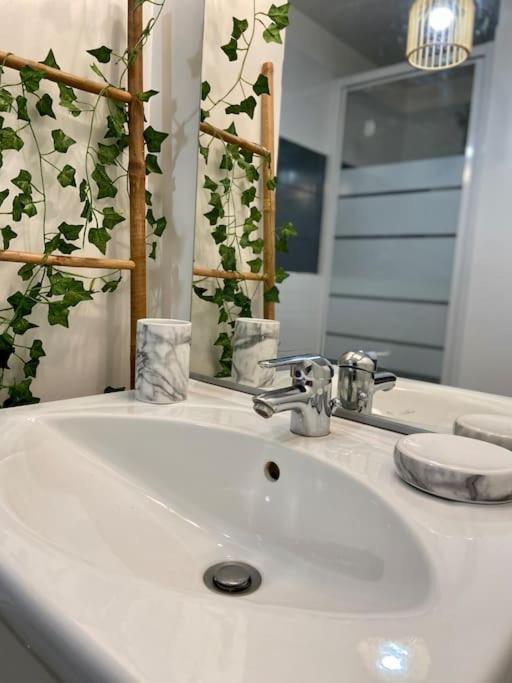 Splendide studio Moderne - Proche centre - Laverie - One-Bedroom Apartment - 15