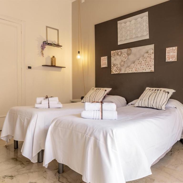 MassimoCentro Rooms - Double Room with Balcony - 5