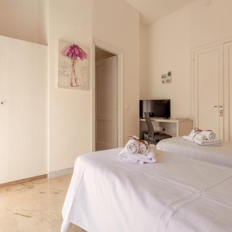 MassimoCentro Rooms - Double Room with Balcony - 1