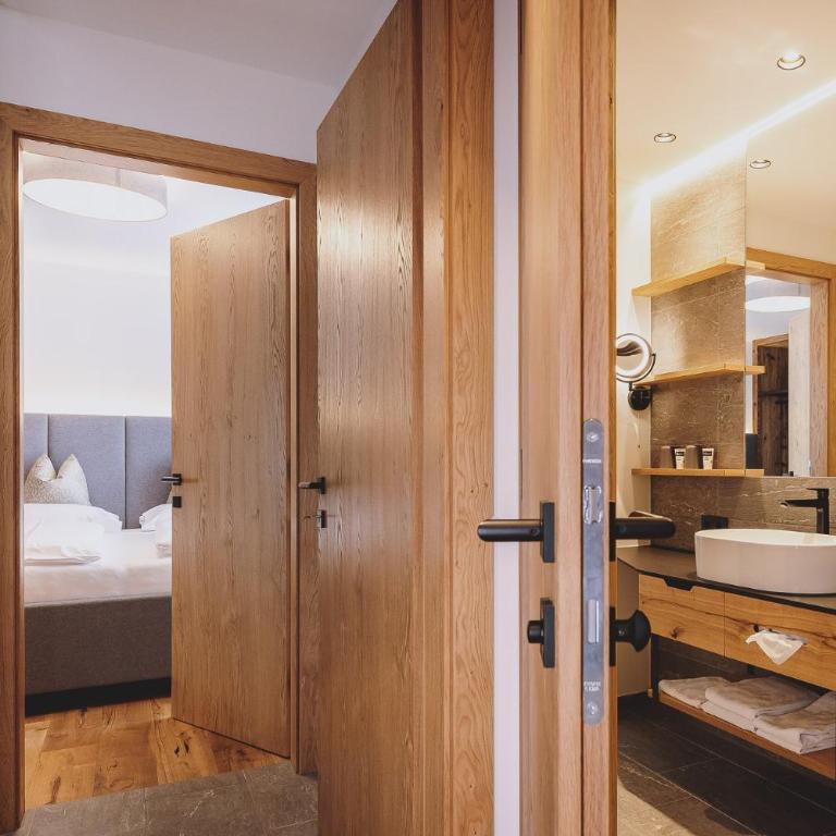 Premium Chalets by ZAGLGUT, Zell am See-Kaprun - Wellness & Infinity Pool, Air Conditioning, Panoramic Views & Summer Card Included - Panorama-Chalet mit 3 Schlafzimmern und Sauna - 5