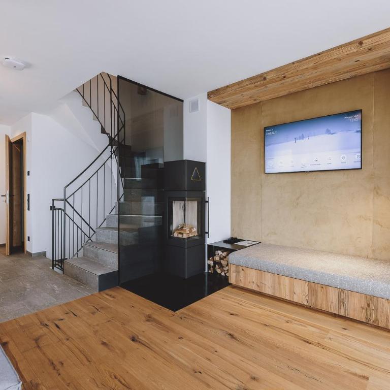 ZAGLGUT Premium Hotel & Chalets, Zell am See-Kaprun - Wellness & Infinity Pool, Air Conditioning, Panoramic Views & Summer Card Included - Chalet mit 3 Schlafzimmern, Sauna und Außenbadewanne - 8