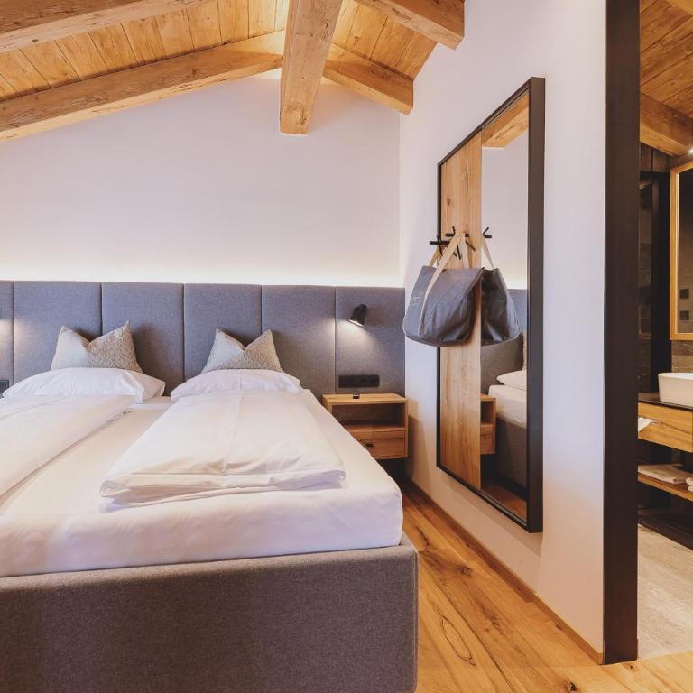 ZAGLGUT Premium Hotel & Chalets, Zell am See-Kaprun - Wellness & Infinity Pool, Air Conditioning, Panoramic Views & Summer Card Included - Panorama-Chalet mit 3 Schlafzimmern und Sauna - 1