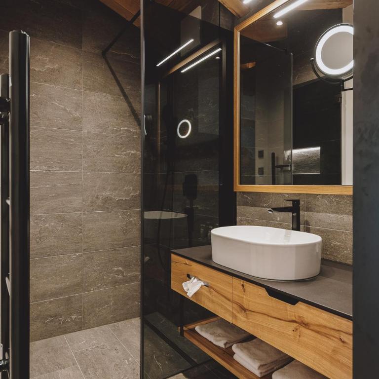 ZAGLGUT Premium Hotel & Chalets, Zell am See-Kaprun - Wellness & Infinity Pool, Air Conditioning, Panoramic Views & Summer Card Included - Chalet mit 1 Schlafzimmer - 3