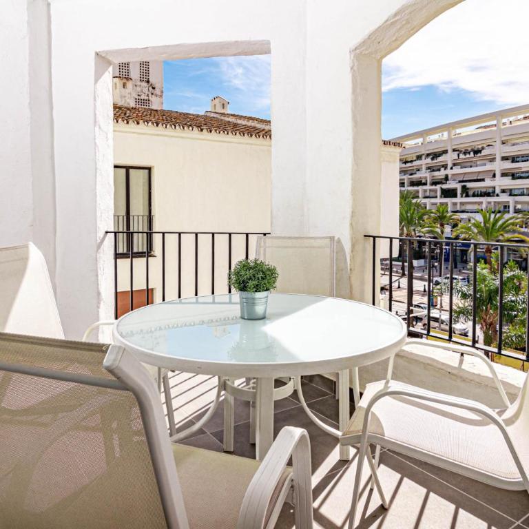 Harbor Getaway in the Heart of Puerto Banus With Walking dictance to everything - Apartamento de 3 dormitorios - 10