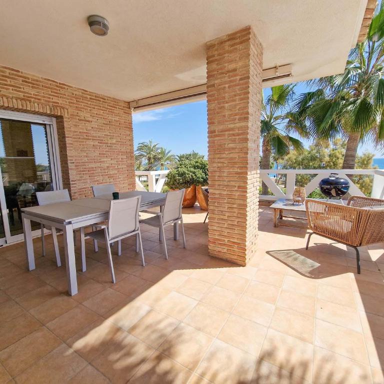 Frontline Beach Villa Playa Flamenca - Villa Deluxe - 6