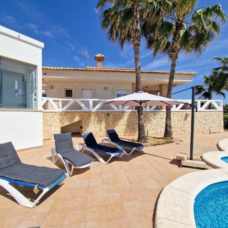 Frontline Beach Villa Playa Flamenca - Villa Deluxe - 13