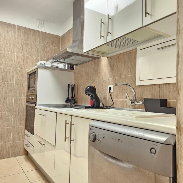 NEW HOLIDAYS BEACH & POOL, AIRCOND, Playa de las Americas, Tenerife - Apartamento - 32