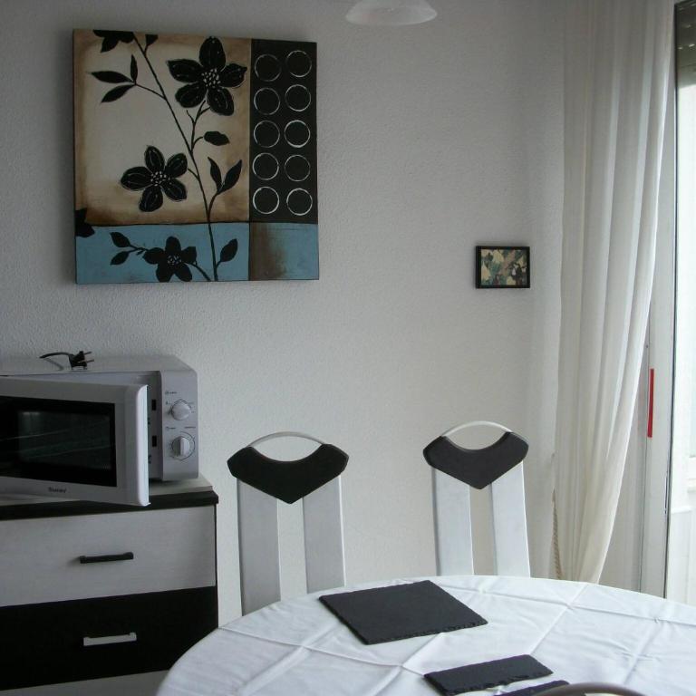 1 Bedroom Penthouse On Front Line Of The Beach - Apartment - 9