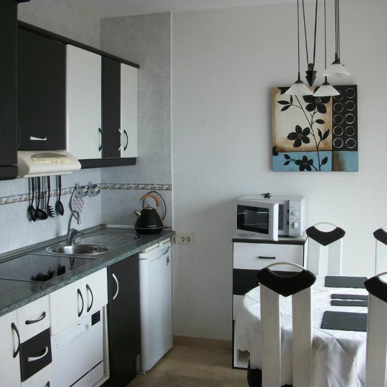 1 Bedroom Penthouse On Front Line Of The Beach - Apartment - 24