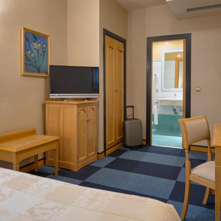 Hotel Macià Cóndor - Queen Room - 7