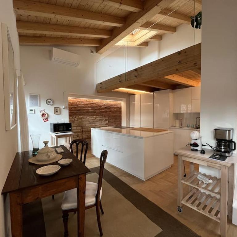 La Piccola Casa al Lago - Intera casa con 3 camere e 2 box - Casa con 3 Camere da Letto - 5