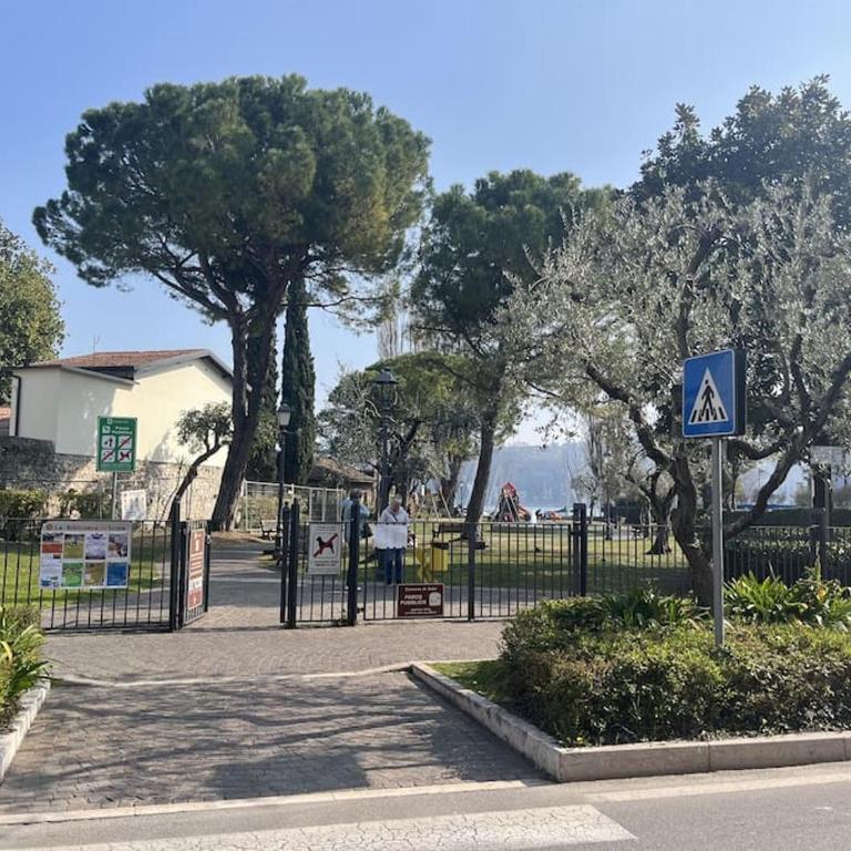 La Piccola Casa al Lago - Intera casa con 3 camere e 2 box - Casa con 3 Camere da Letto - 32