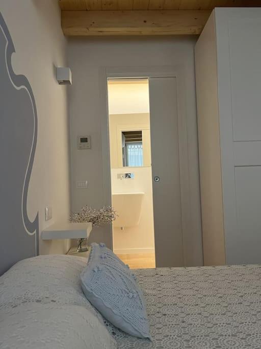 La Piccola Casa al Lago - Intera casa con 3 camere e 2 box - Casa con 3 Camere da Letto - 44