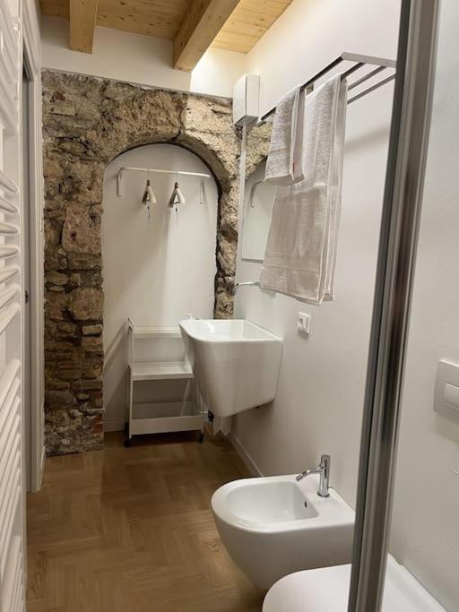La Piccola Casa al Lago - Intera casa con 3 camere e 2 box - Casa con 3 Camere da Letto - 48