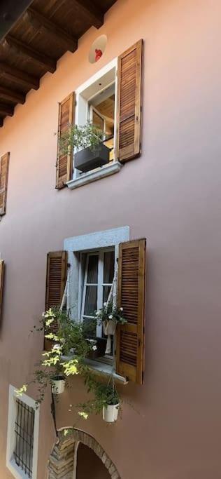 La Piccola Casa al Lago - Intera casa con 3 camere e 2 box - Casa con 3 Camere da Letto - 68