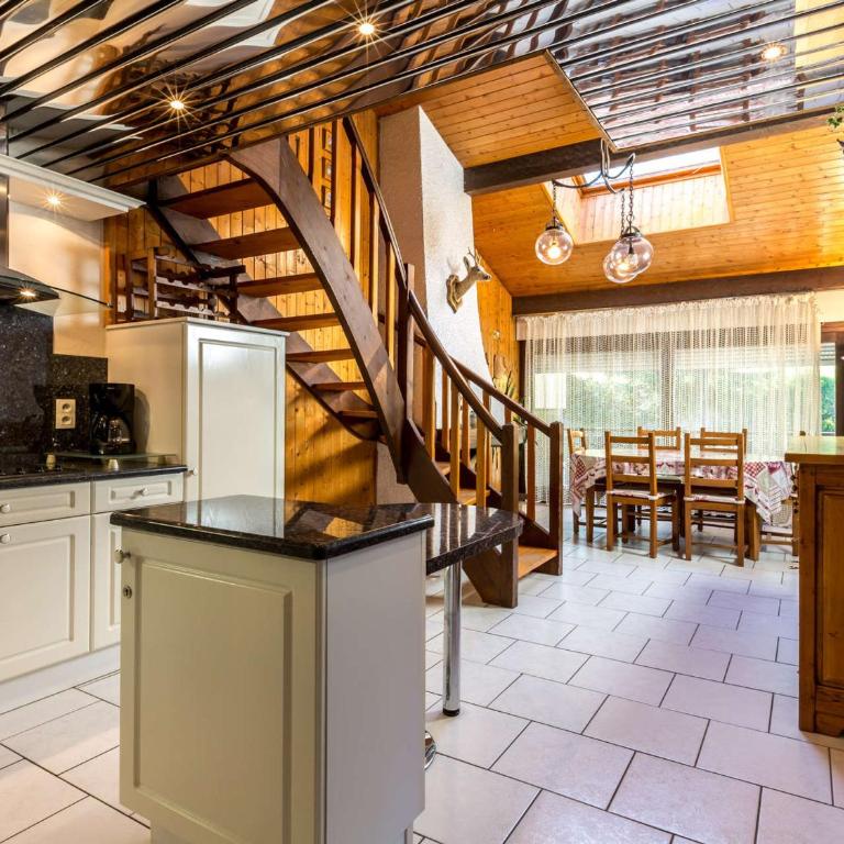 Duplex 2 chambres au centre village, proche pistes, avec garage et balcon - FR-1-437-28 - Appartement (5 Adultes) - 1