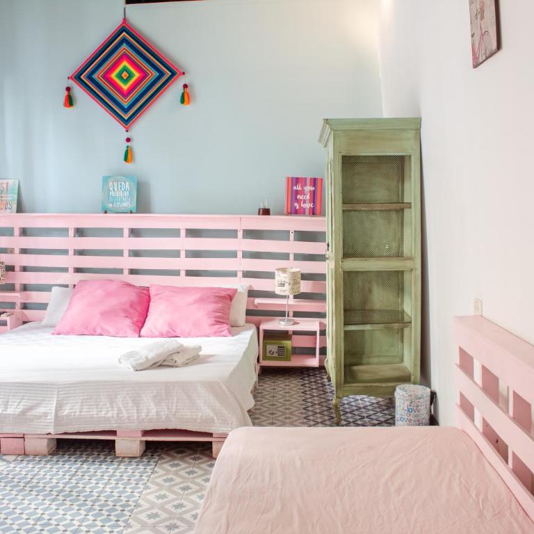 Villana's Hostal Santa Marta - Superior Quadruple Room - 2