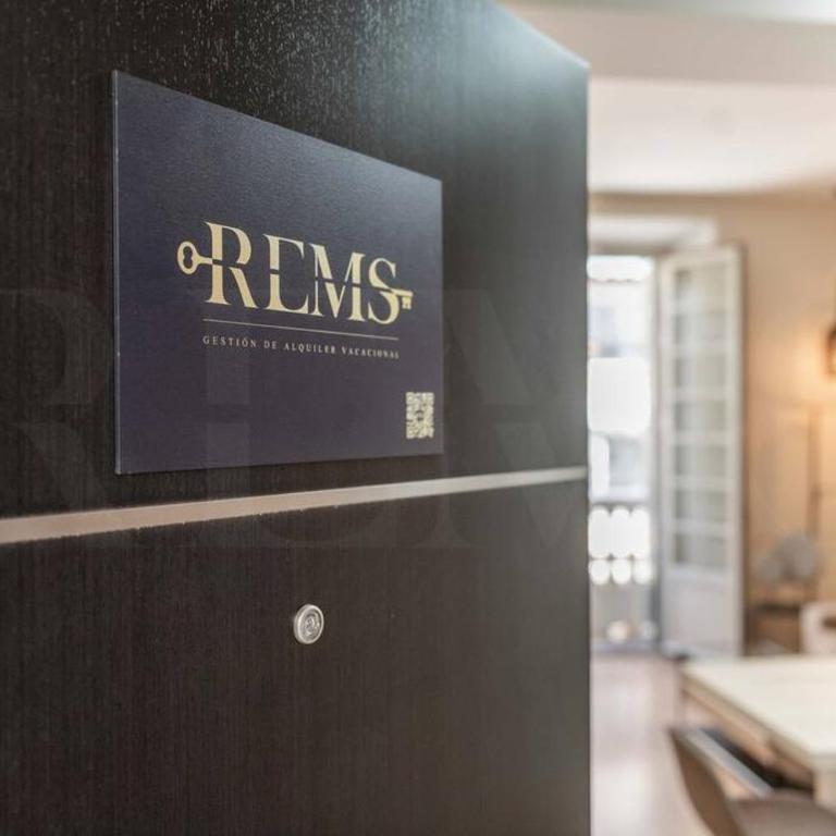 Chic apartment with parking in the heart of Malaga REMS - Apartamento con balcón - 43