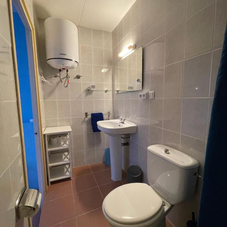 P&R hostals Can Tort - Habitación Cuádruple Confort - 8
