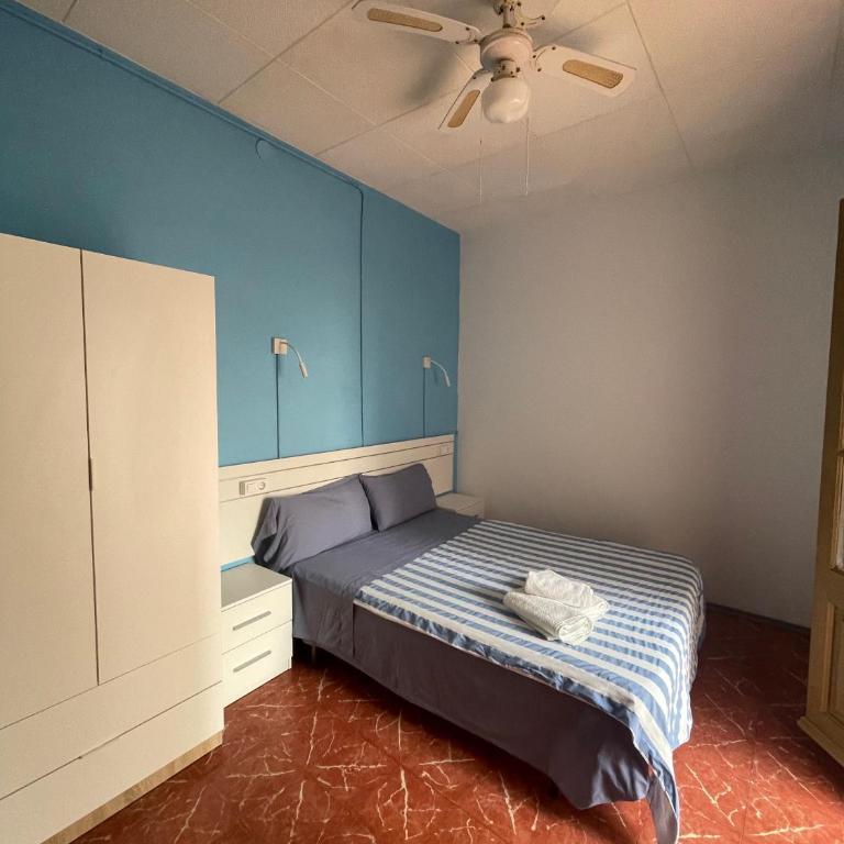 P&R hostals Can Tort - Habitación Doble con baño privado - 5