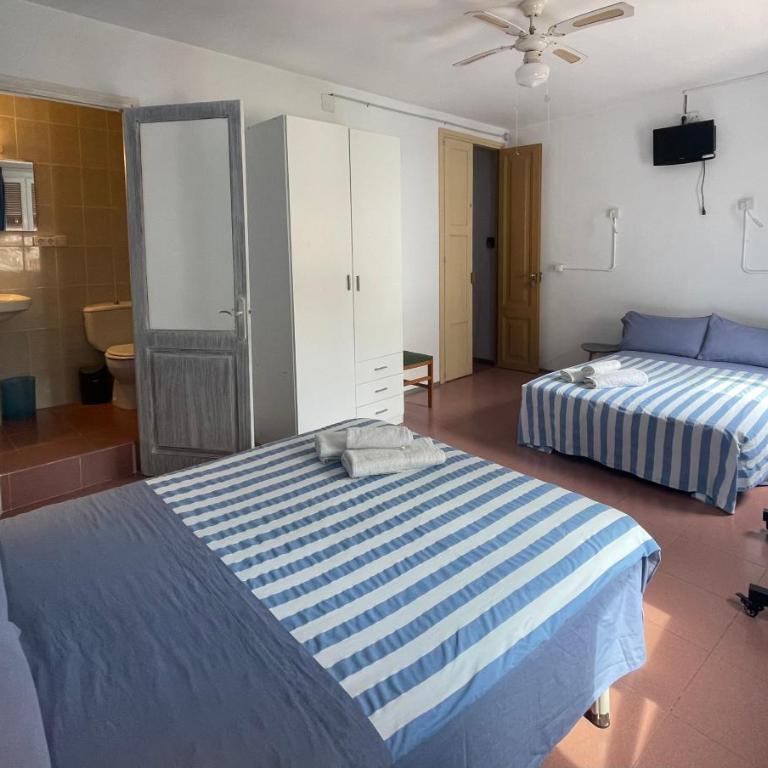 P&R hostals Can Tort - Habitación Cuádruple Confort - 10