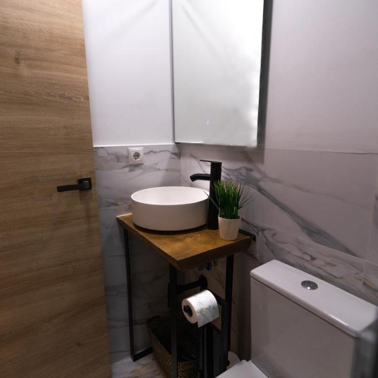 2 a 6 pax Museos y Ronda de Atocha - Three-Bedroom Apartment - 8