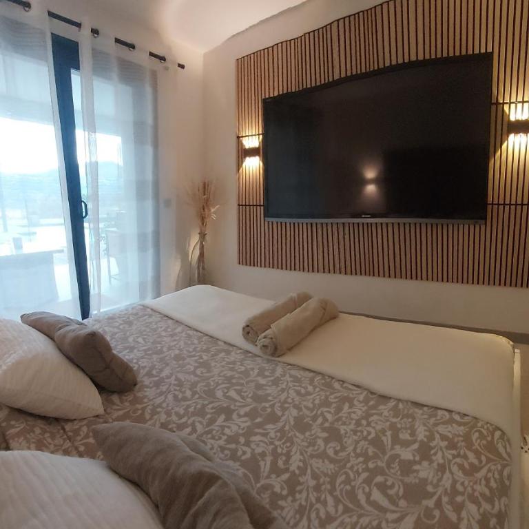 SUITE 20m2 DANS VILLA PISCINE JACUZZI - Chambre Double - Vue sur Piscine - 13